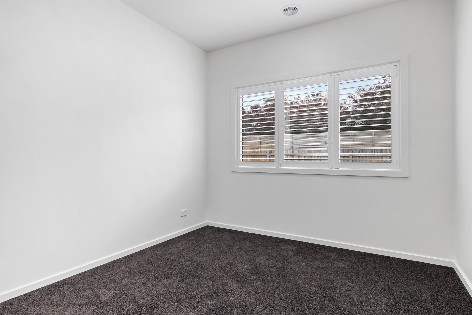 4C Kevin Court, Kilsyth image 5