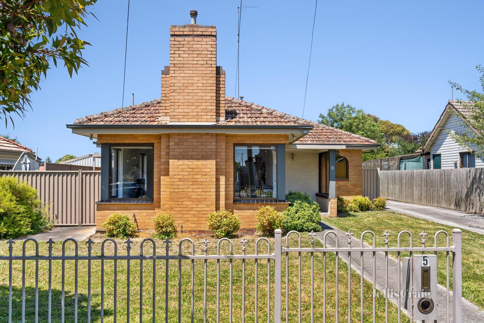 5 Alexander Avenue, Wendouree image 1