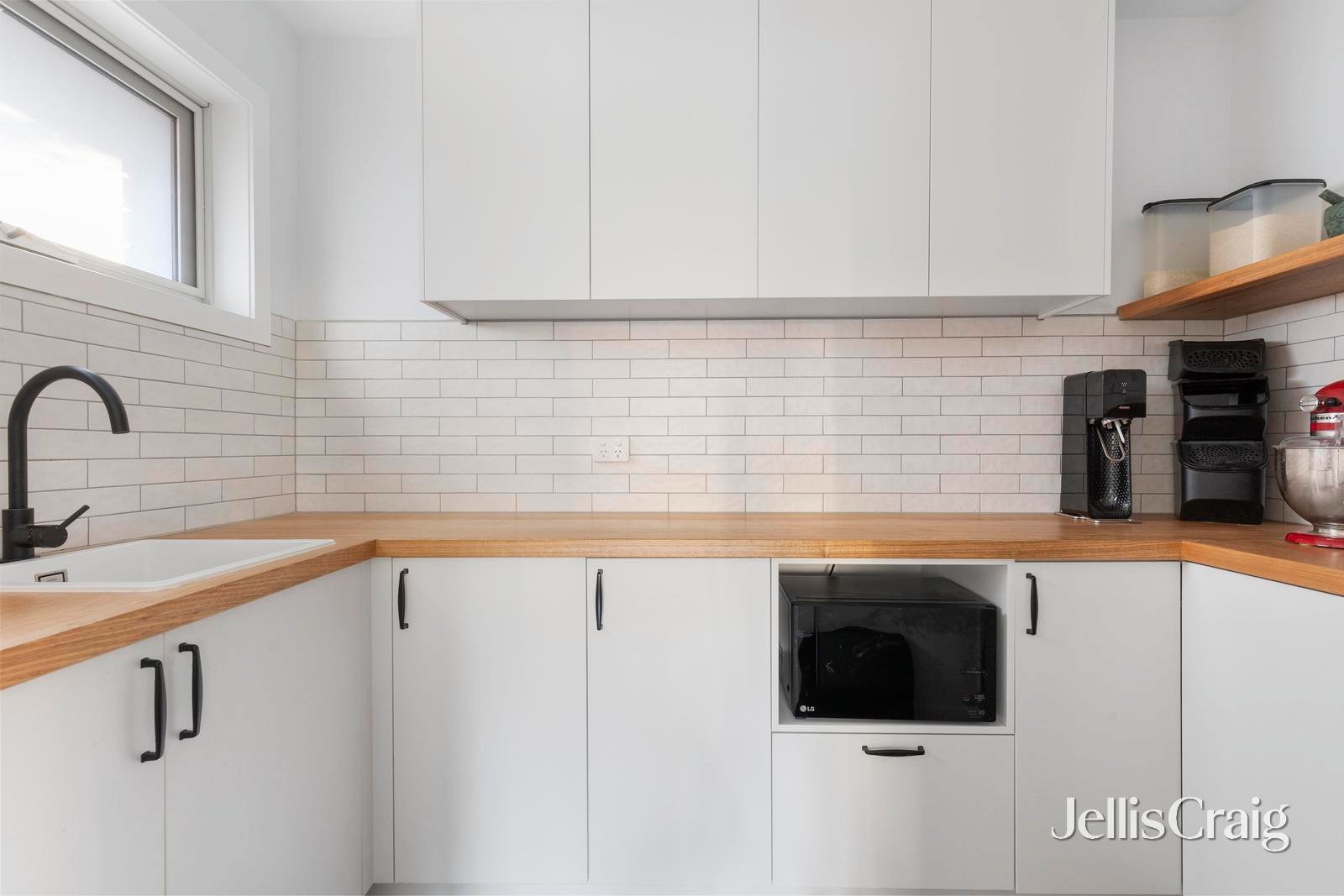 5 Ancona Court, Eltham image 4