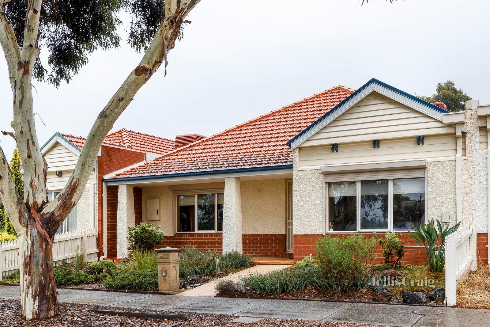 5 Axa Way, South Morang image 1