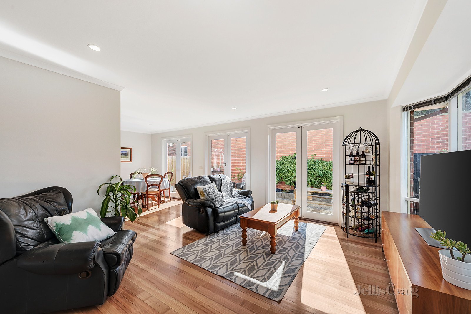 5 Balmoral Avenue, Bentleigh image 2