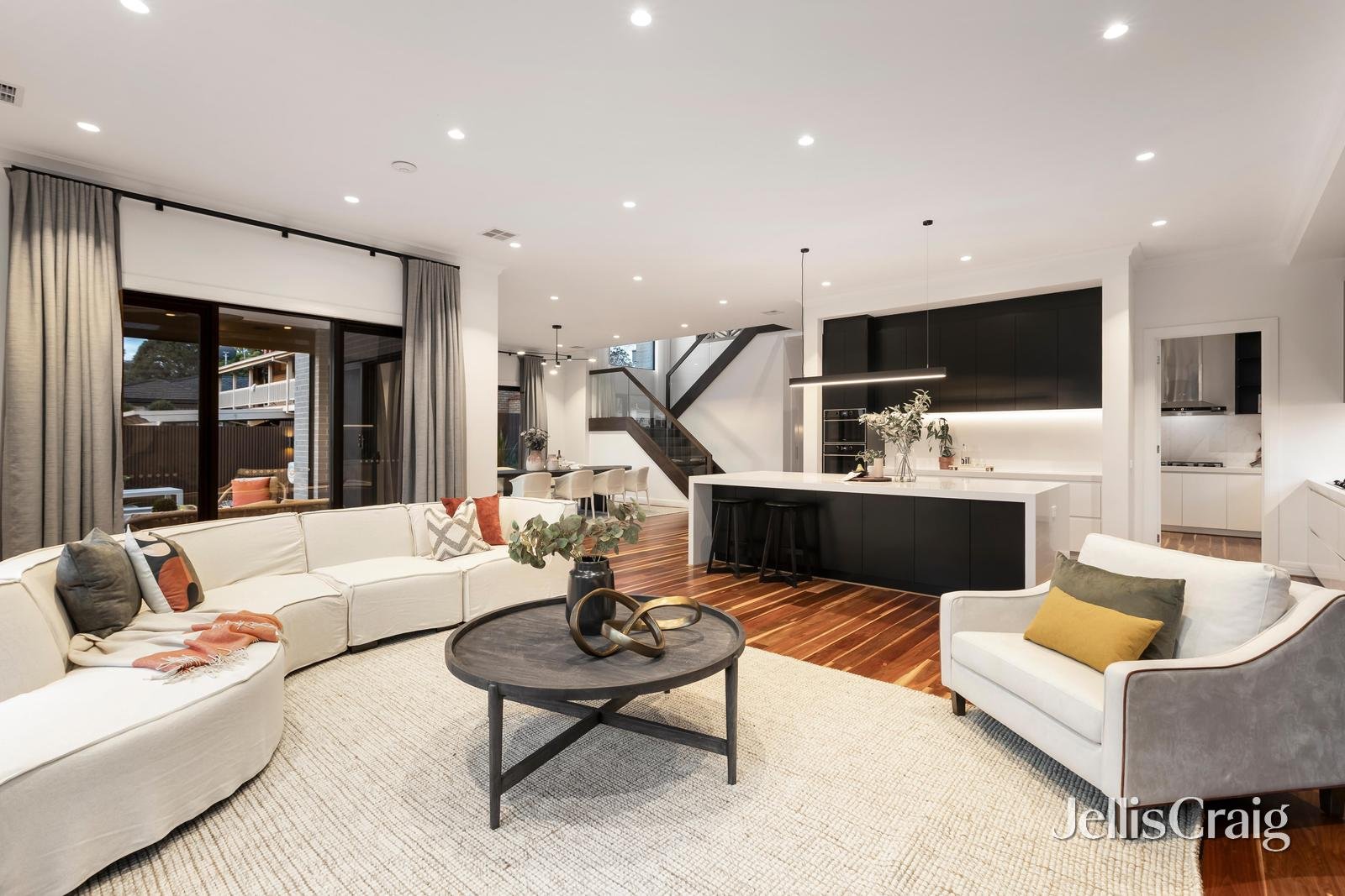 5 Belvedere Avenue, Wheelers Hill image 3