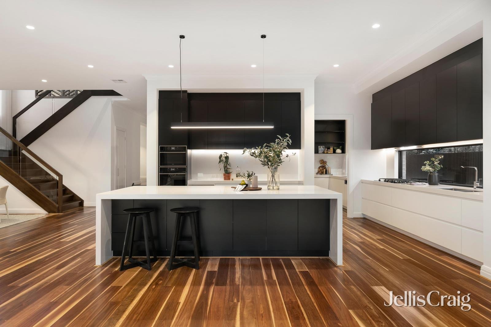 5 Belvedere Avenue, Wheelers Hill image 6