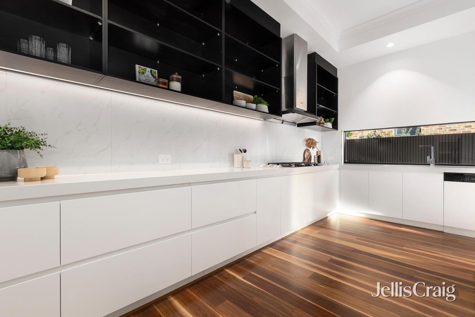 5 Belvedere Avenue, Wheelers Hill image 8
