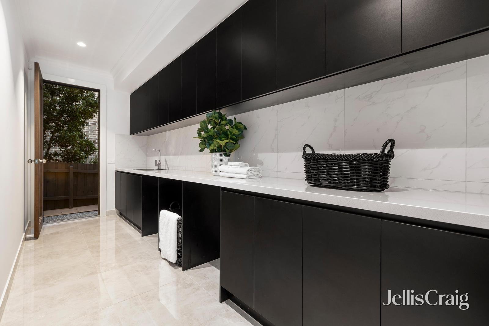 5 Belvedere Avenue, Wheelers Hill image 17