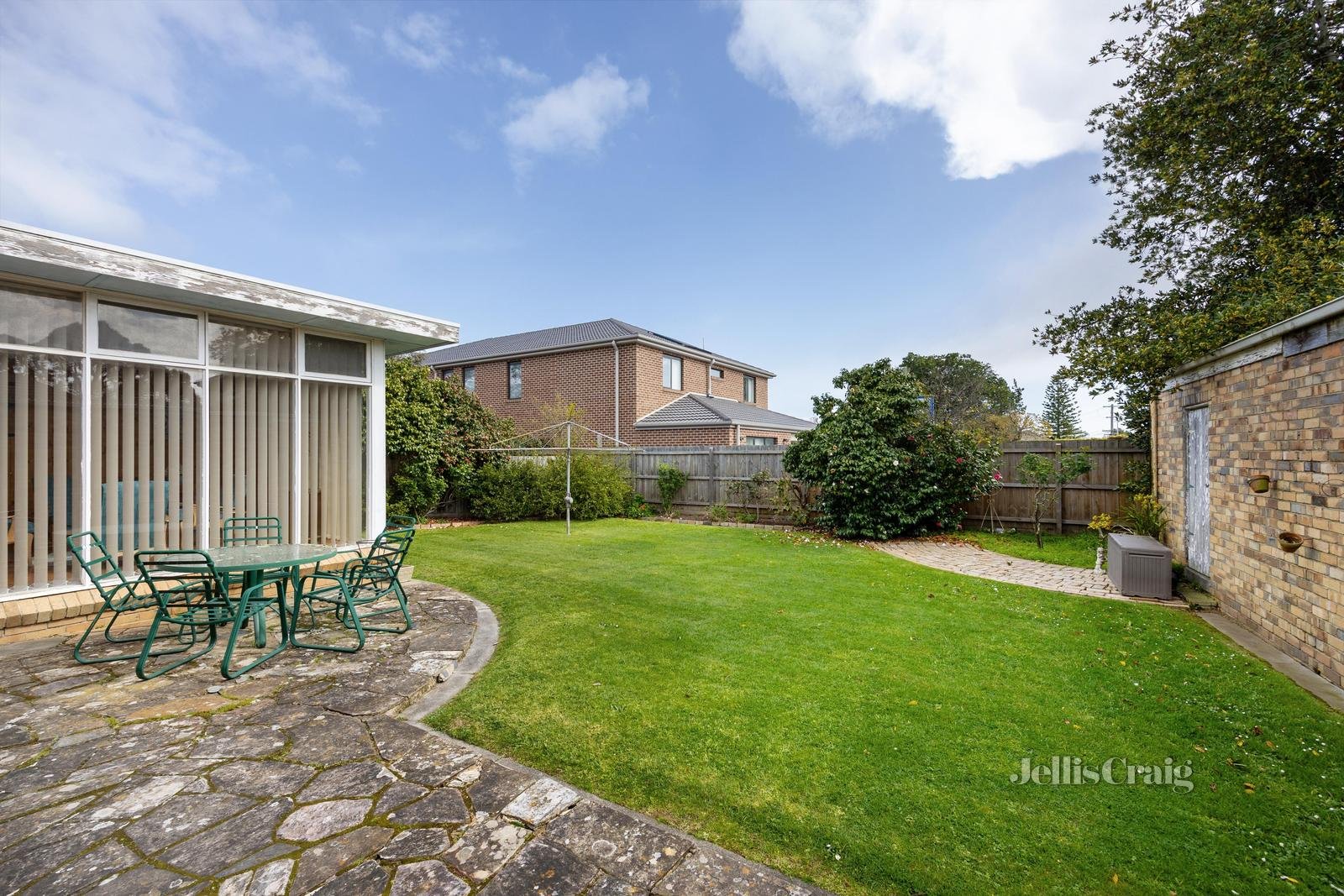 5 Beverley Grove, Mount Waverley image 6