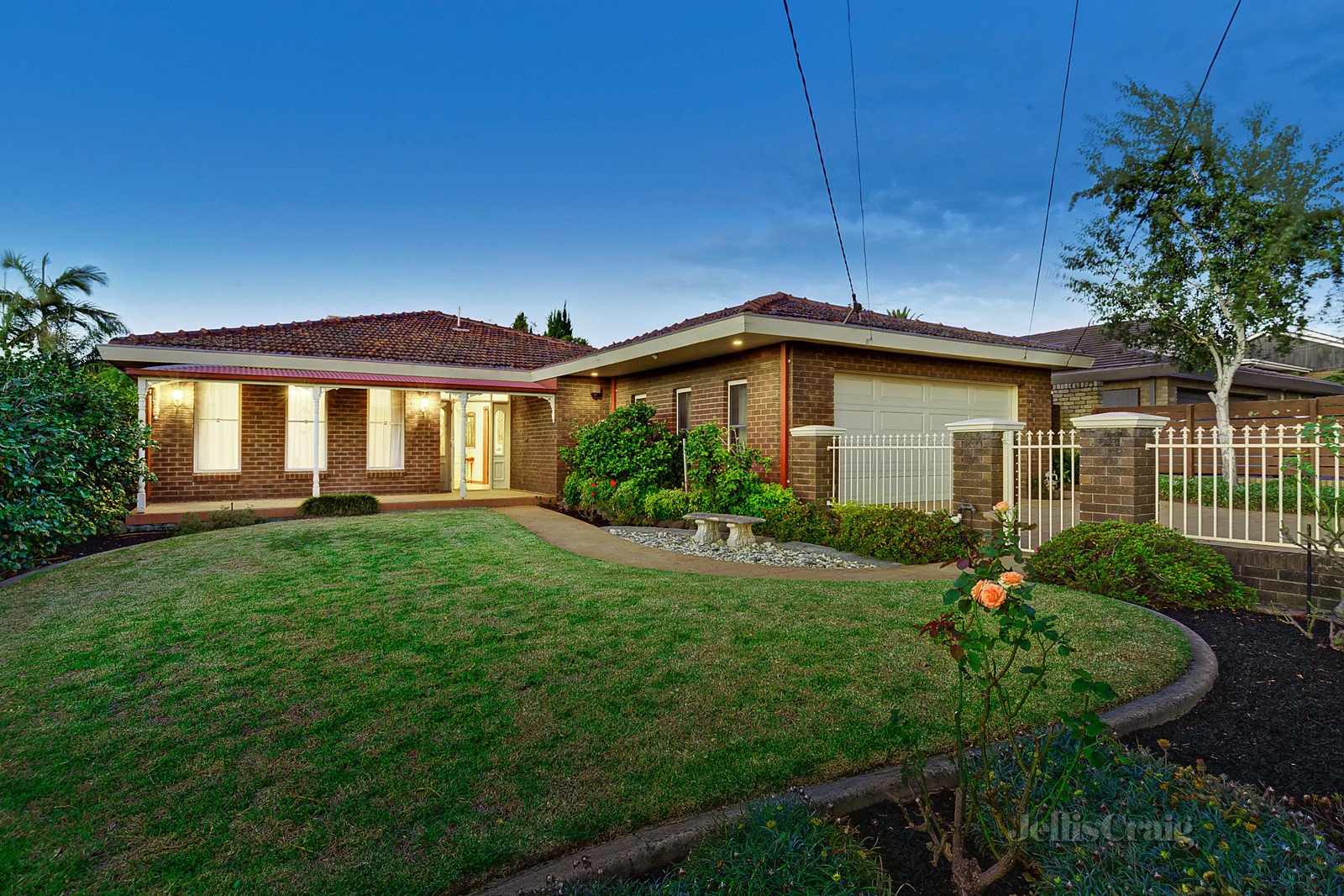 5 Birralee Street, Mount Waverley image 1