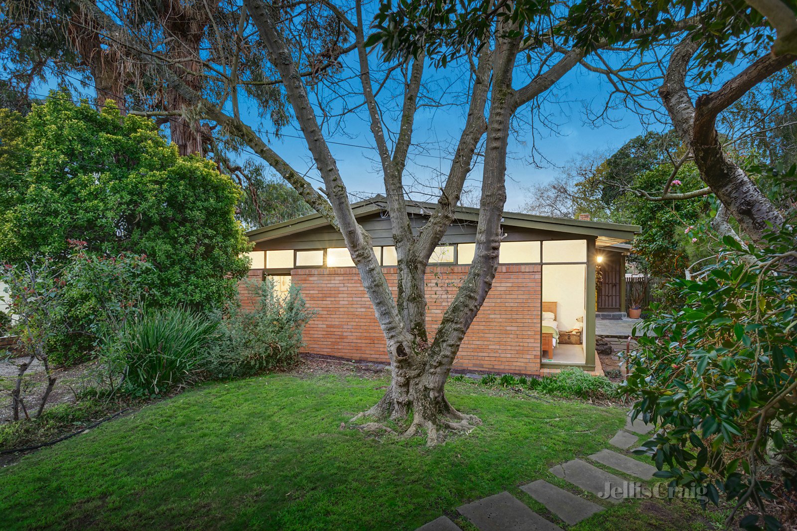 5 Bishop Court, Mount Waverley image 10