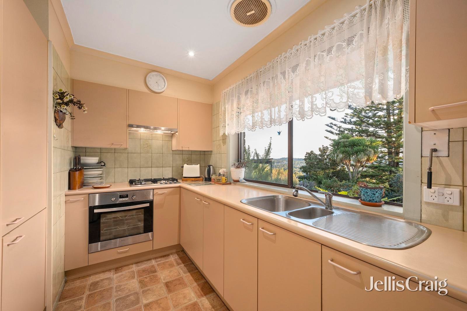 5 Blueberry Road, Mooroolbark image 3