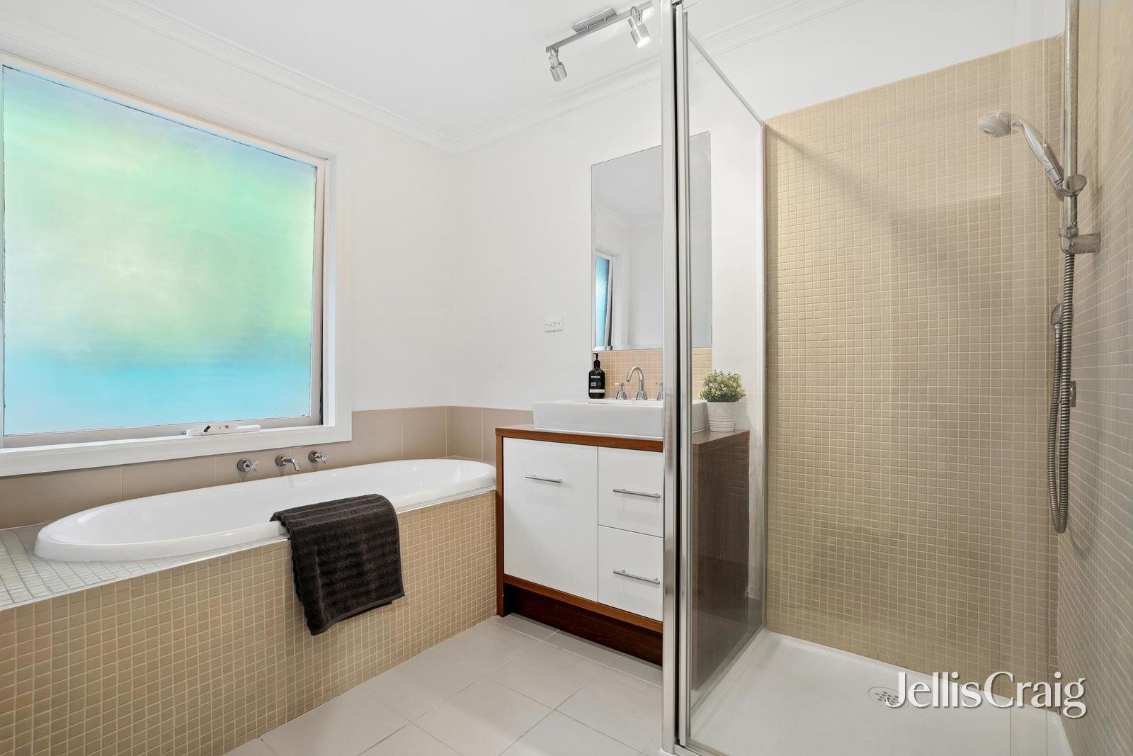 5 Bramber Court, Templestowe image 7