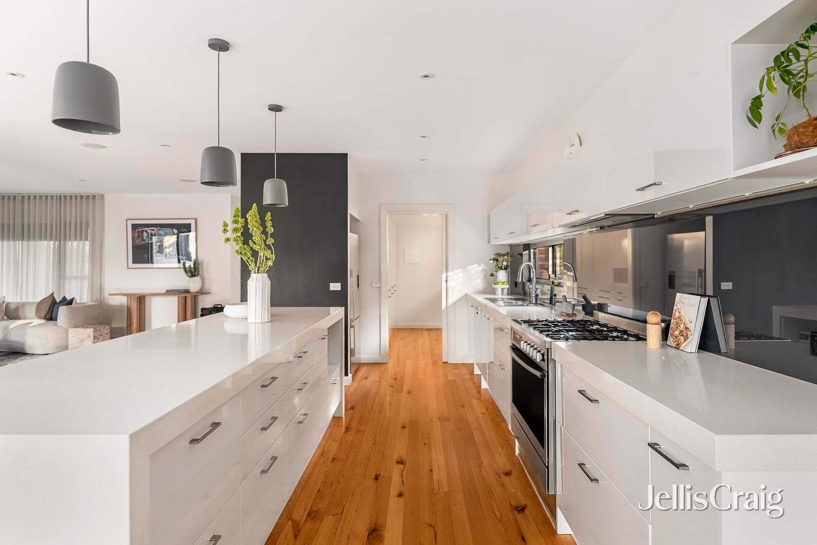 5 Carolyn Street, Hampton image 4