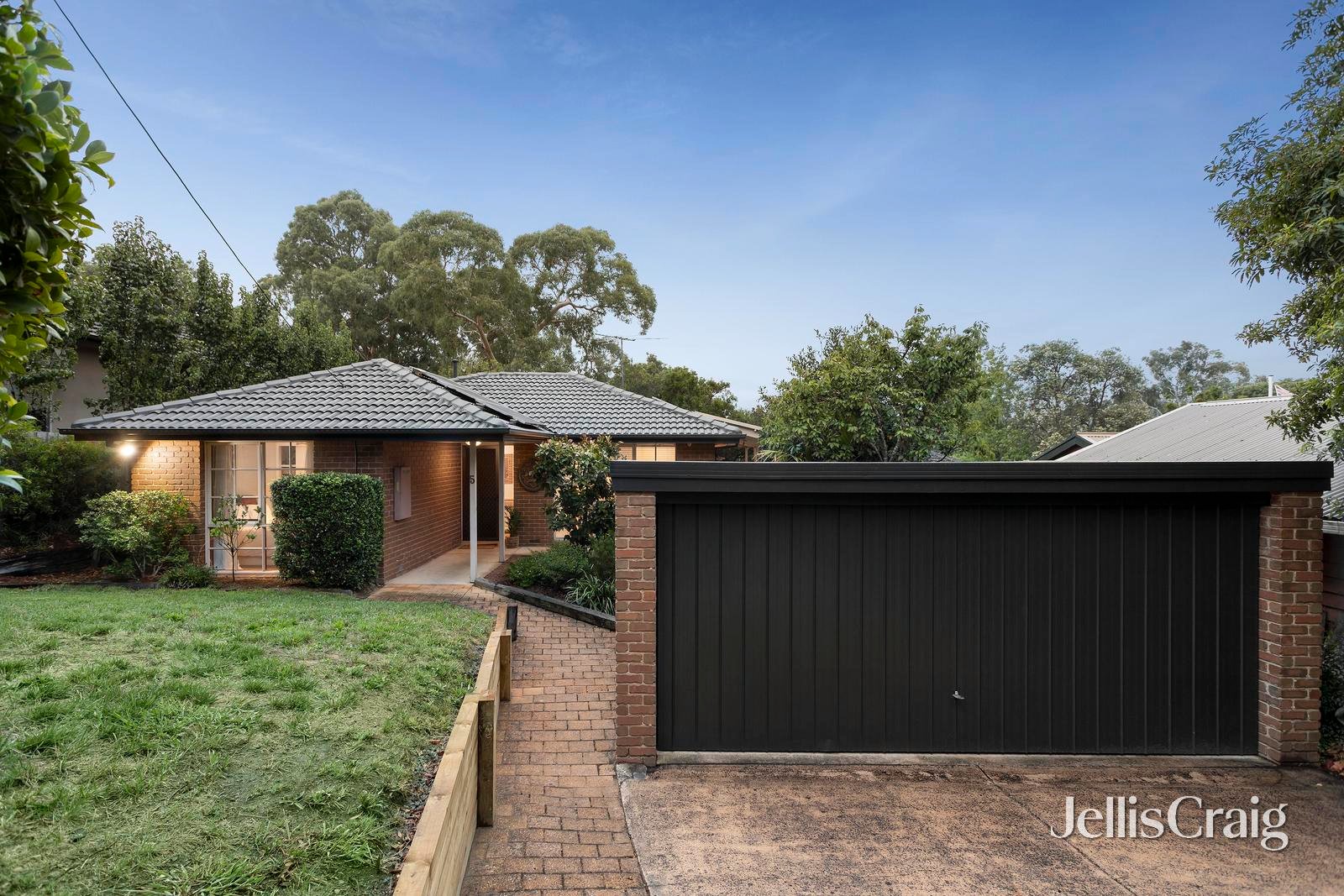 5 Caromar Street, Croydon image 1