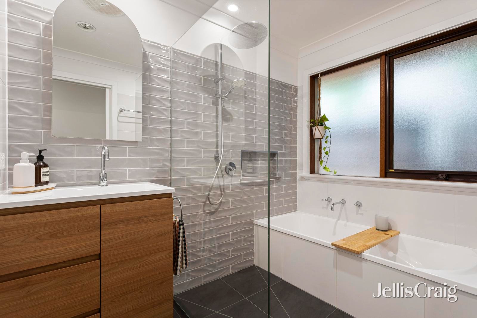 5 Caromar Street, Croydon image 8