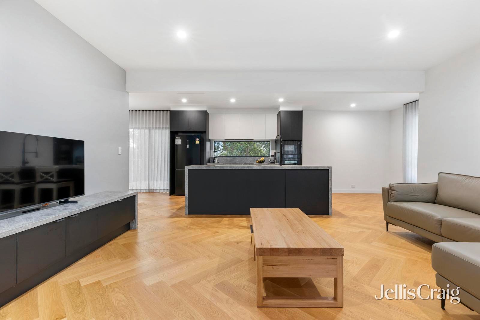 5 Chantilly Street, Mount&nbsp;Waverley image 2