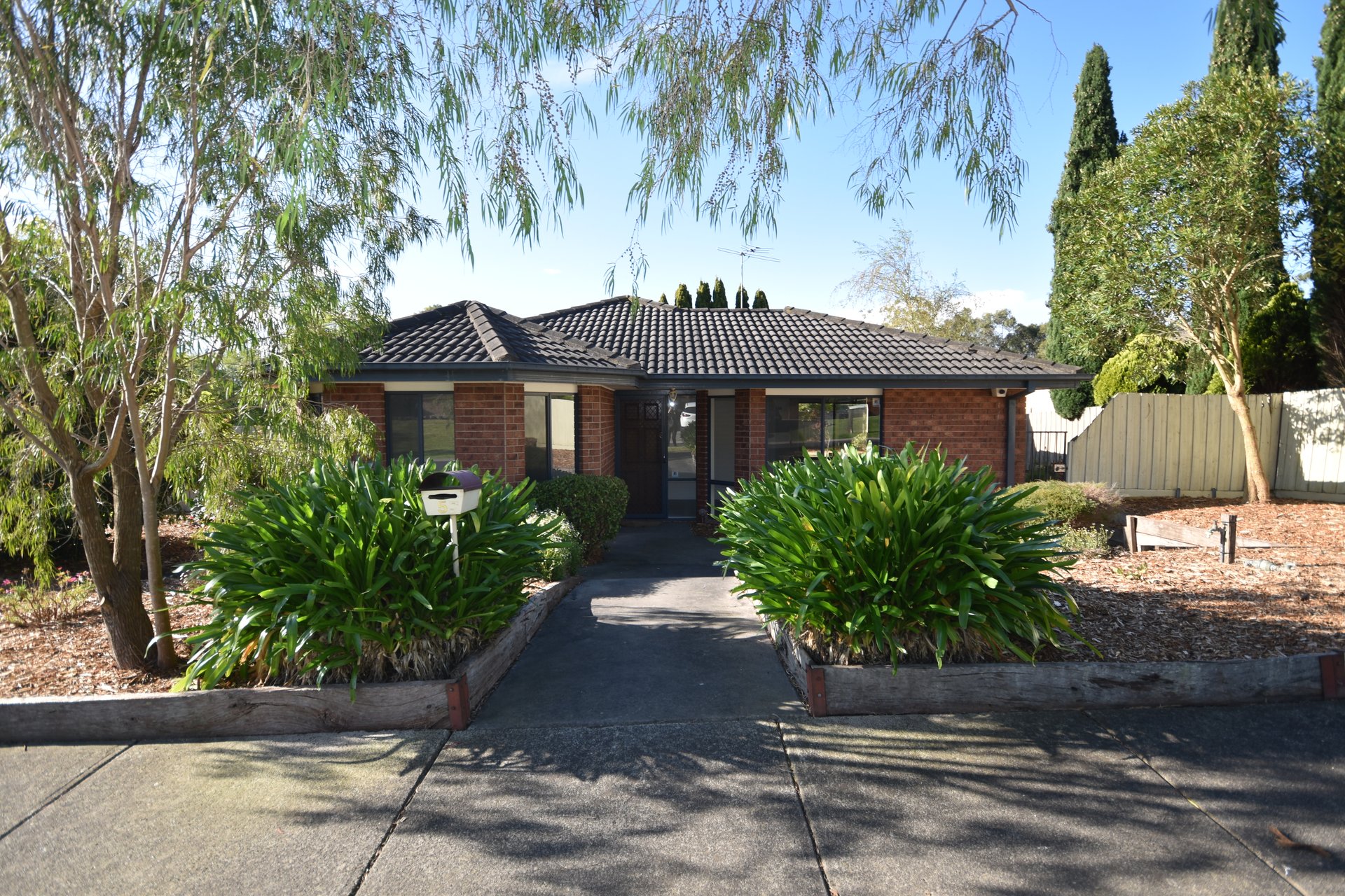 5 Charlwood Drive, Mooroolbark image 1