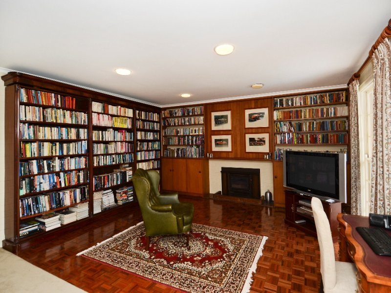 5 Chesterfield Court, Newtown image 8