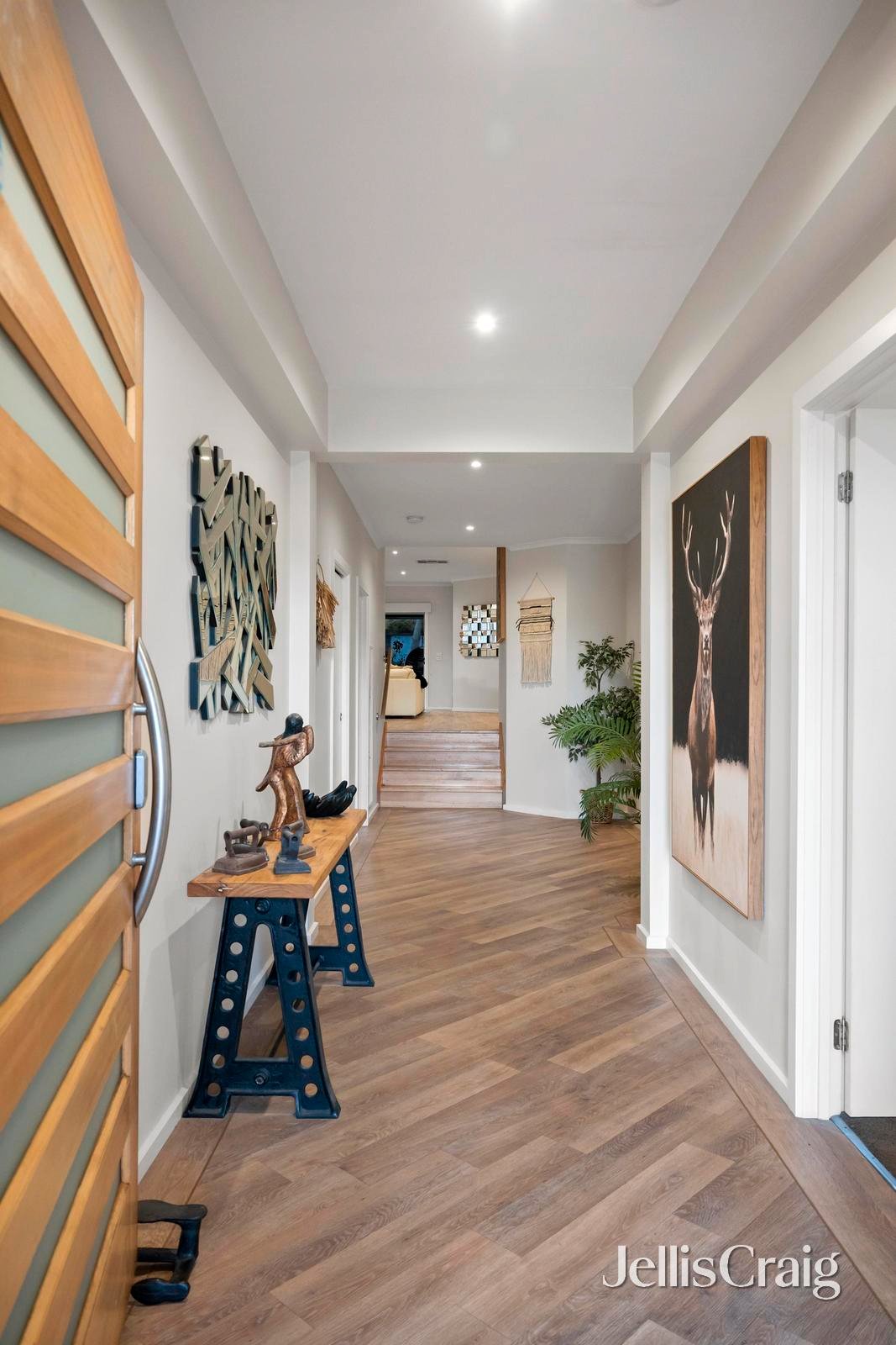 5 Chevalier Crescent, Mooroolbark image 2