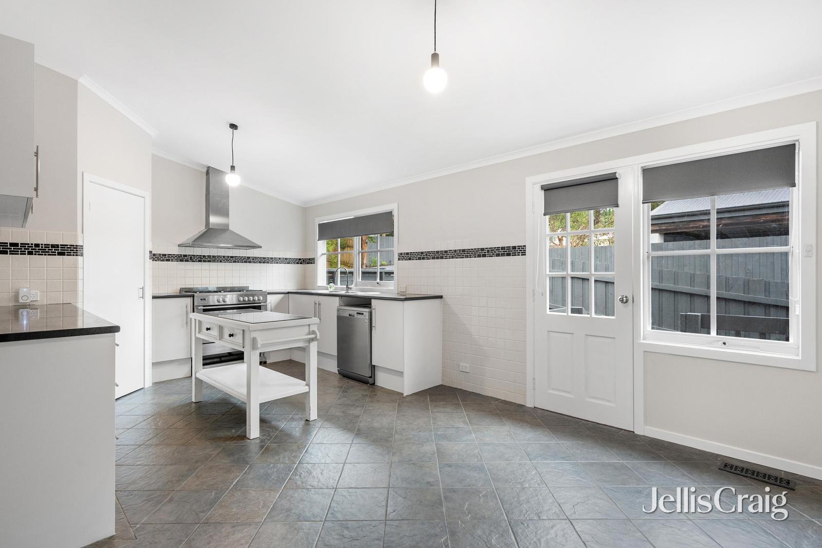 5 Coral Close, Lilydale image 3