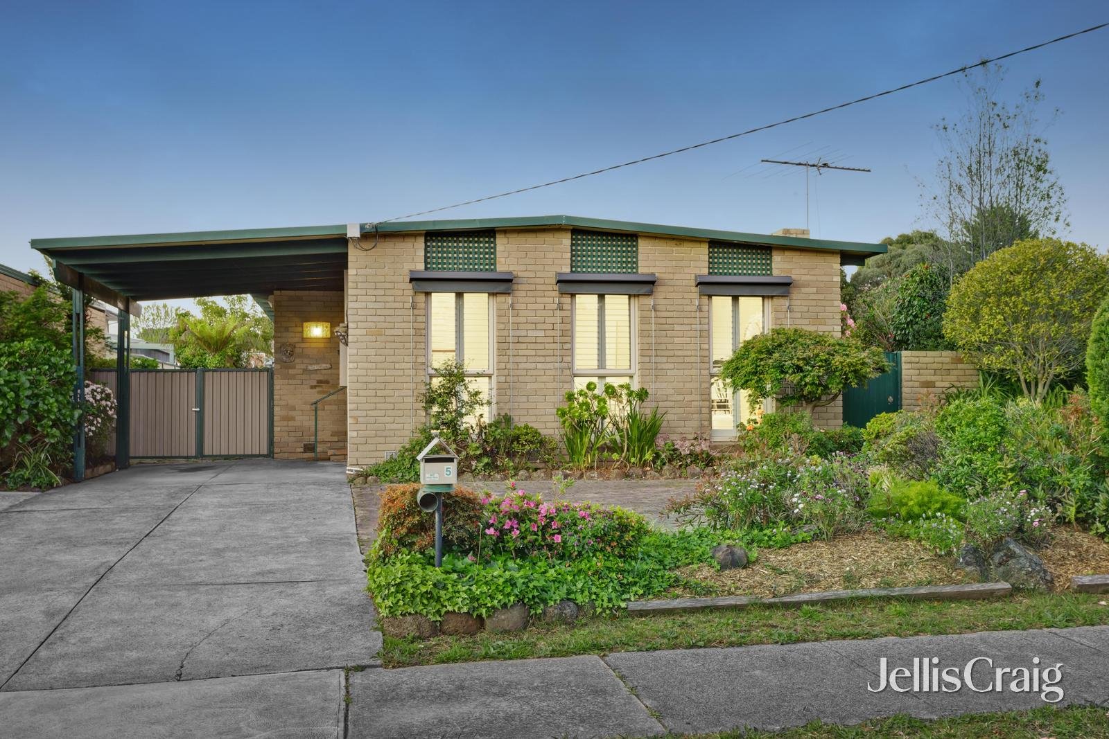 5 Coventry Street, Burwood East image 1