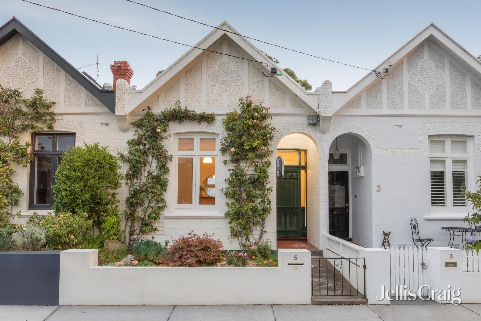 5 Cummins Grove, Malvern image 1