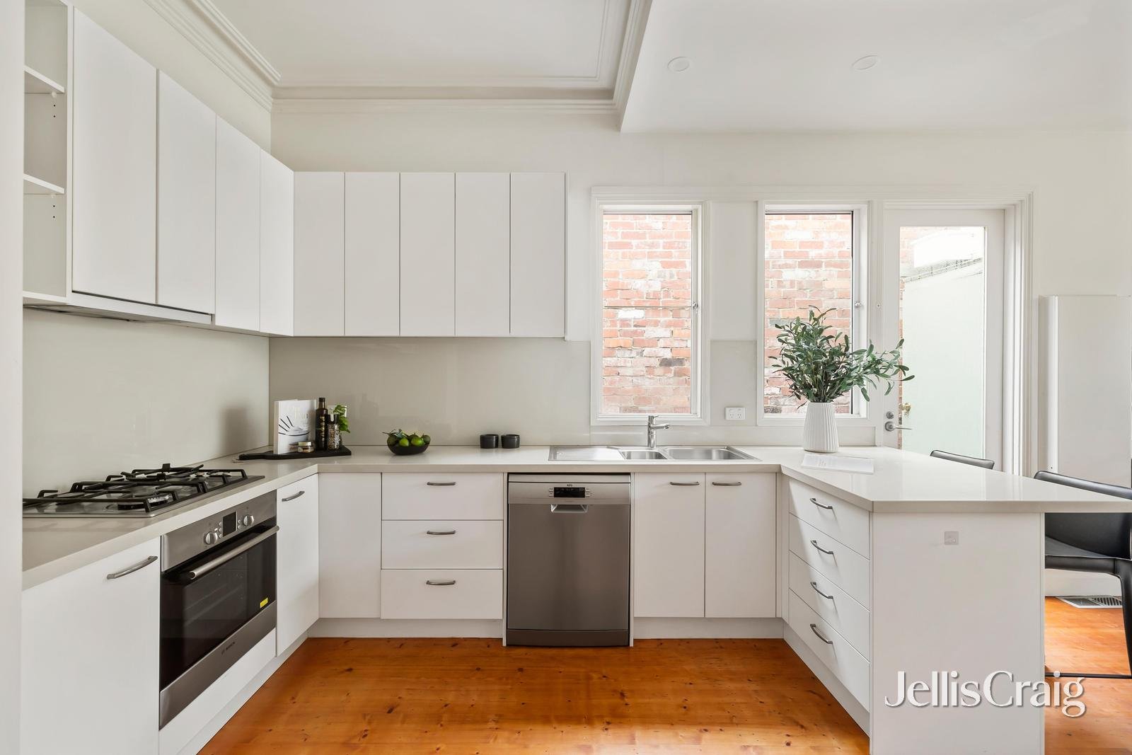 5 Cummins Grove, Malvern image 4