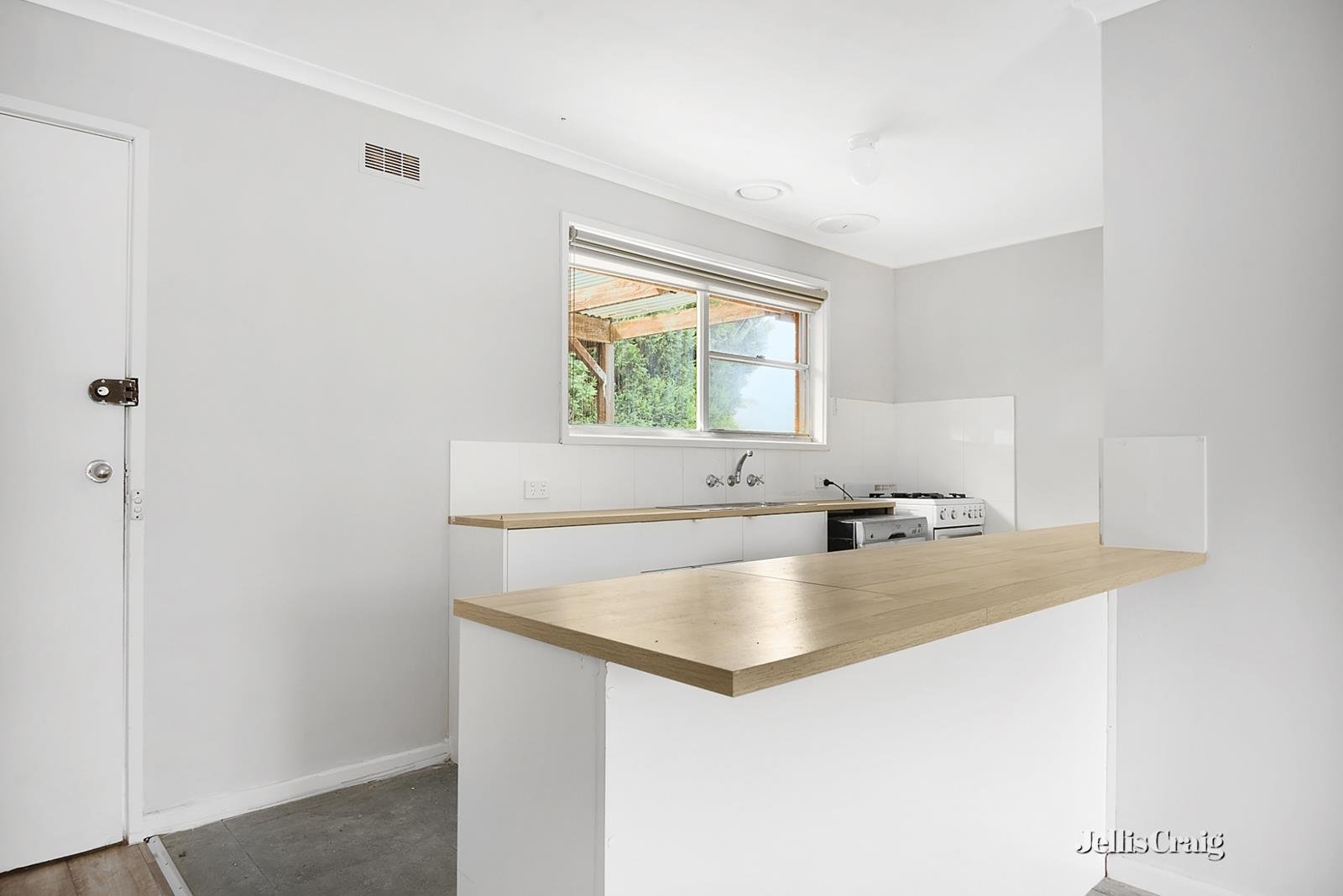 5 Curnow Street, Golden Point image 2