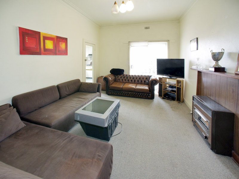 5 Docker Street, Elwood image 2