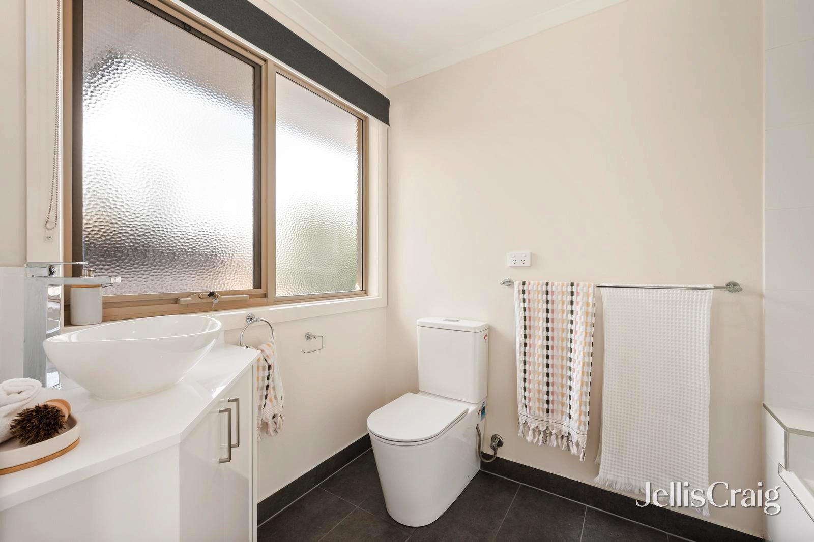 5 Duloc Close, Mooroolbark image 12