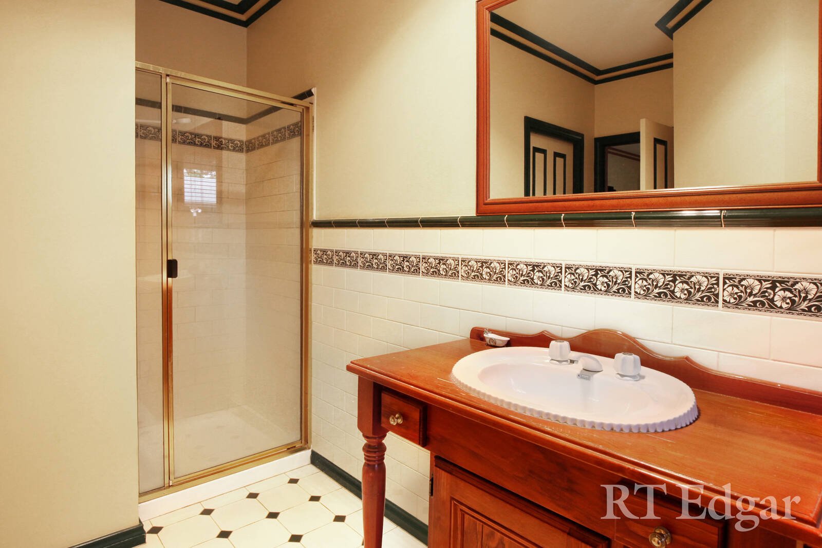 Property Gallery Thumbnail 8