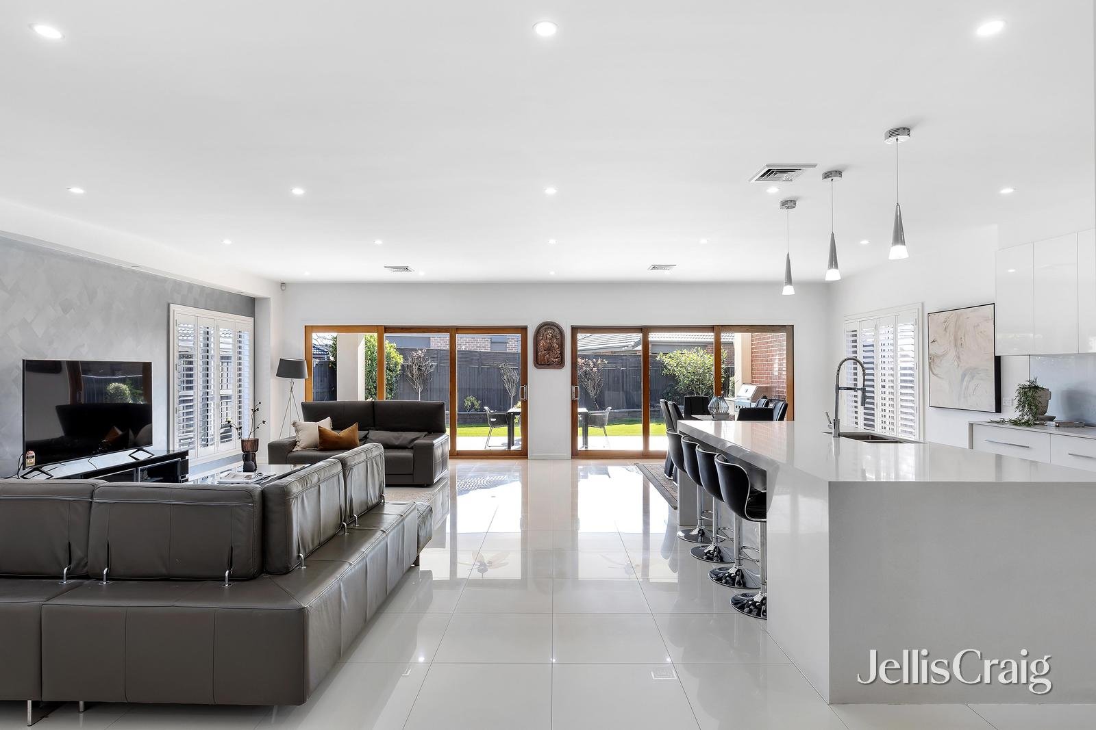 5 Ferngully Crescent, South Morang image 5