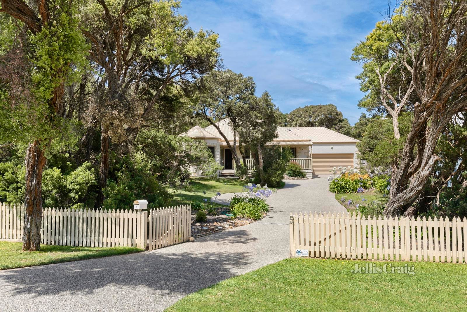 5 First Settlement Drive, Sorrento image 1