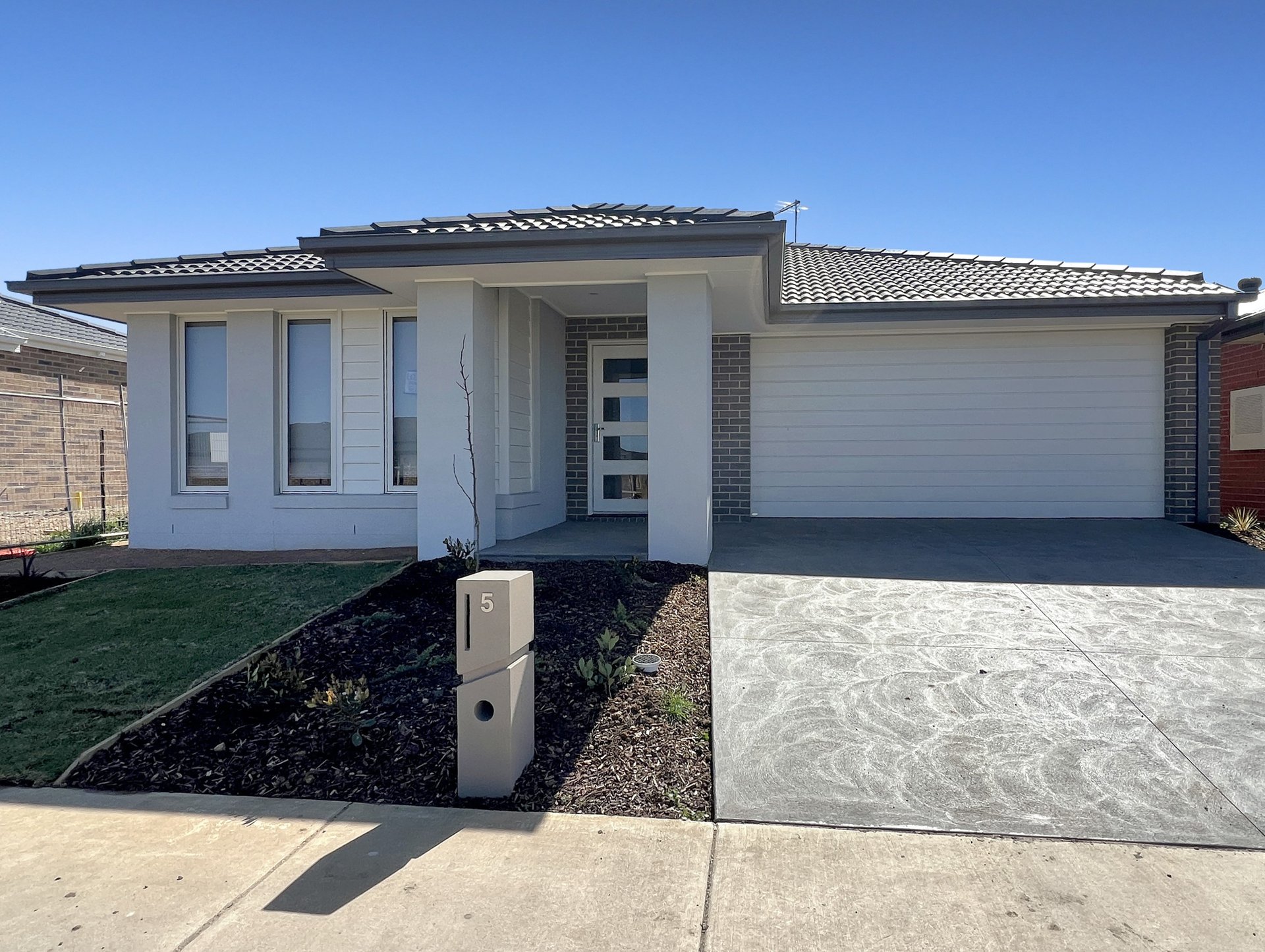 5 Frangipani Avenue, Charlemont image 1