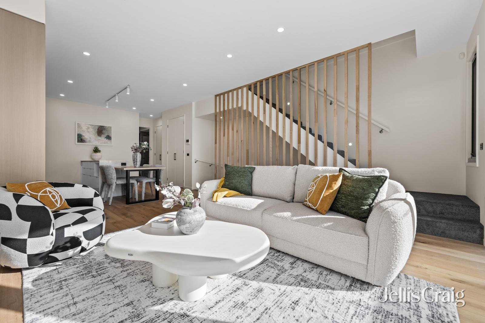 5 Frankcom Street, Blackburn image 1