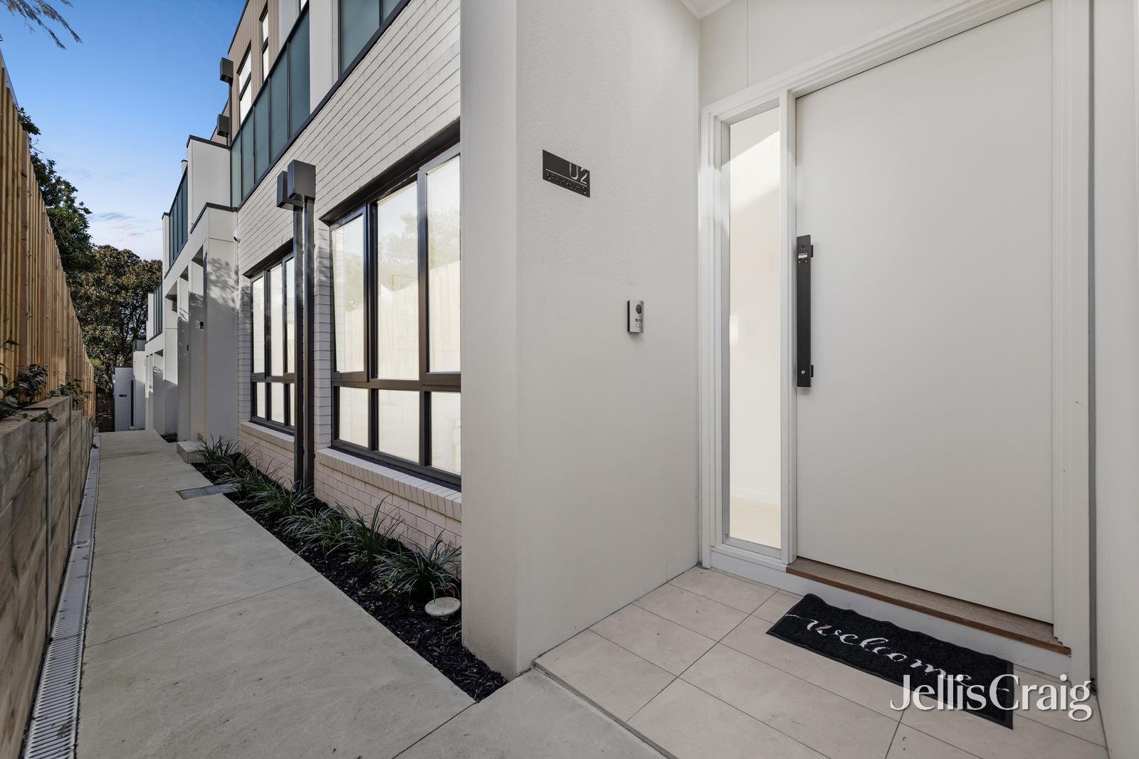 5 Frankcom Street, Blackburn image 2