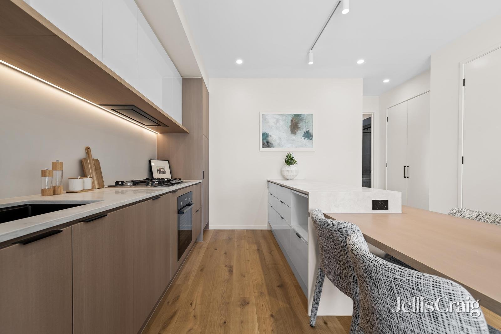 5 Frankcom Street, Blackburn image 5