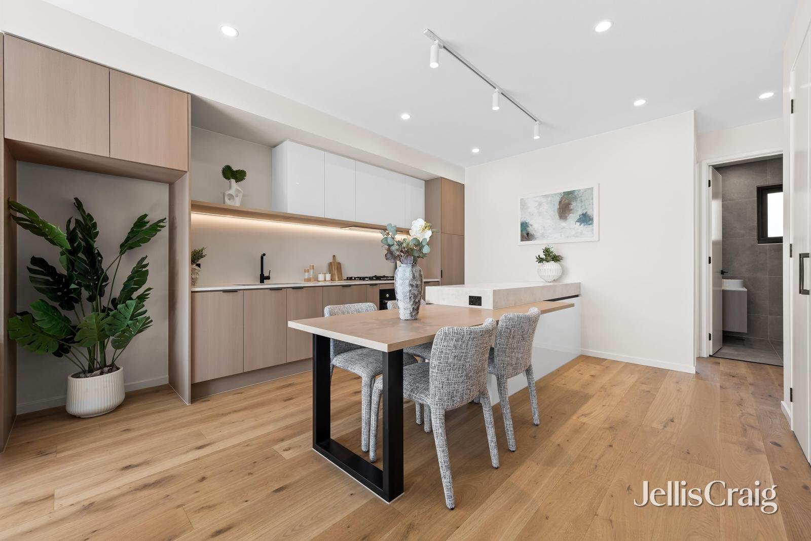 5 Frankcom Street, Blackburn image 6