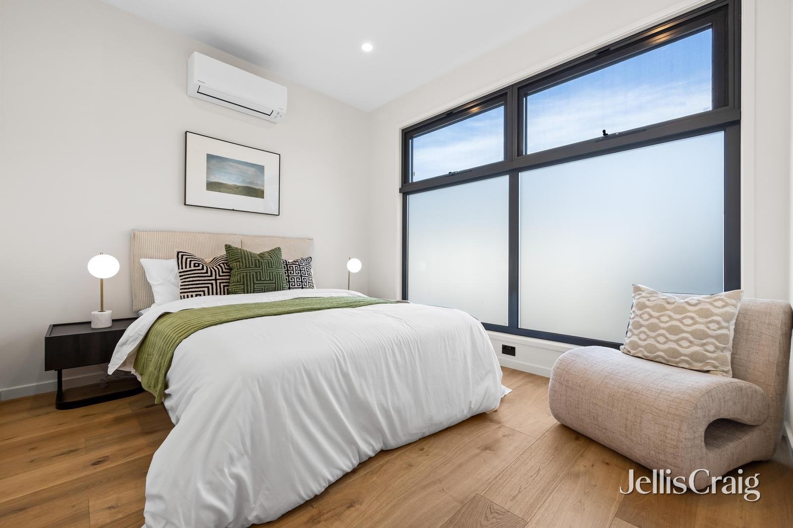 5 Frankcom Street, Blackburn image 9