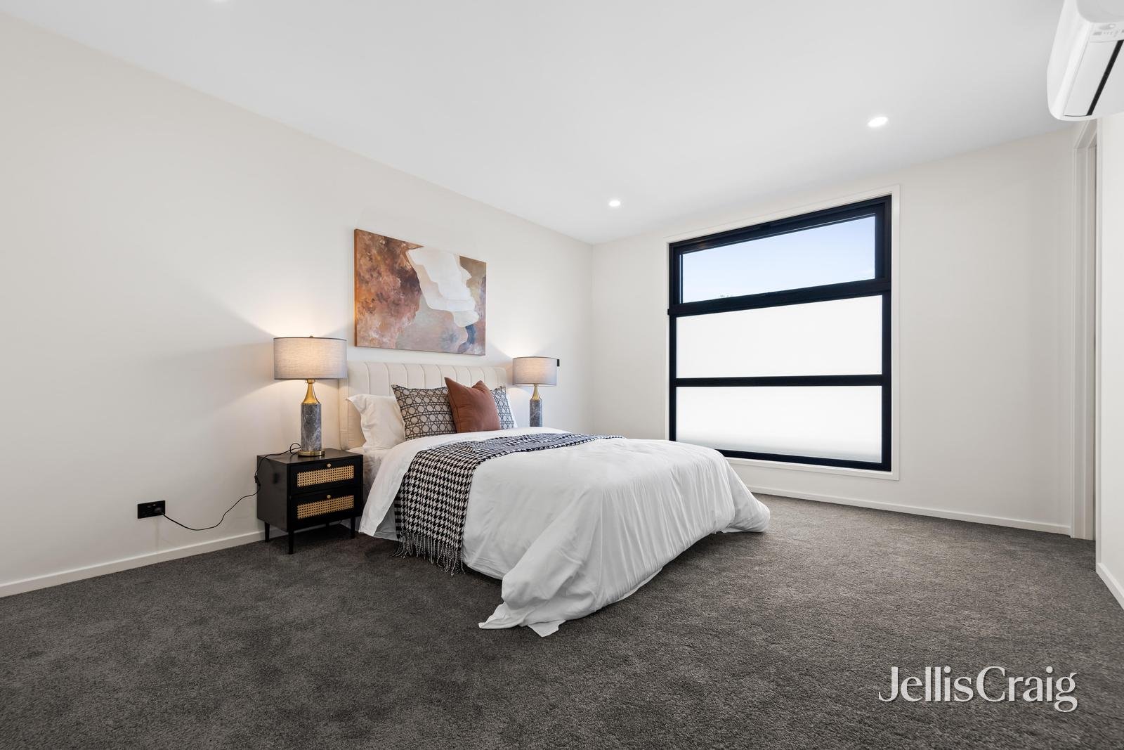 5 Frankcom Street, Blackburn image 10