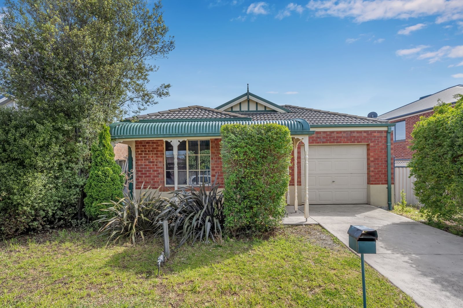 5 French Crescent Caroline Springs