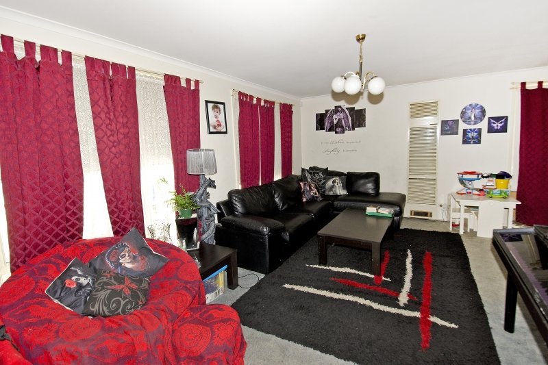 5 Galaxy Court, Whittington image 2
