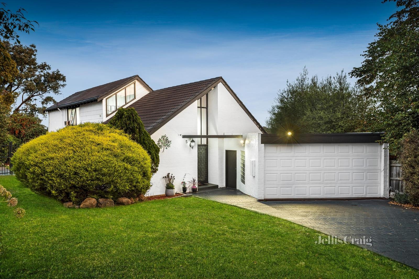 5 Geraldine Close, Wheelers Hill image 1