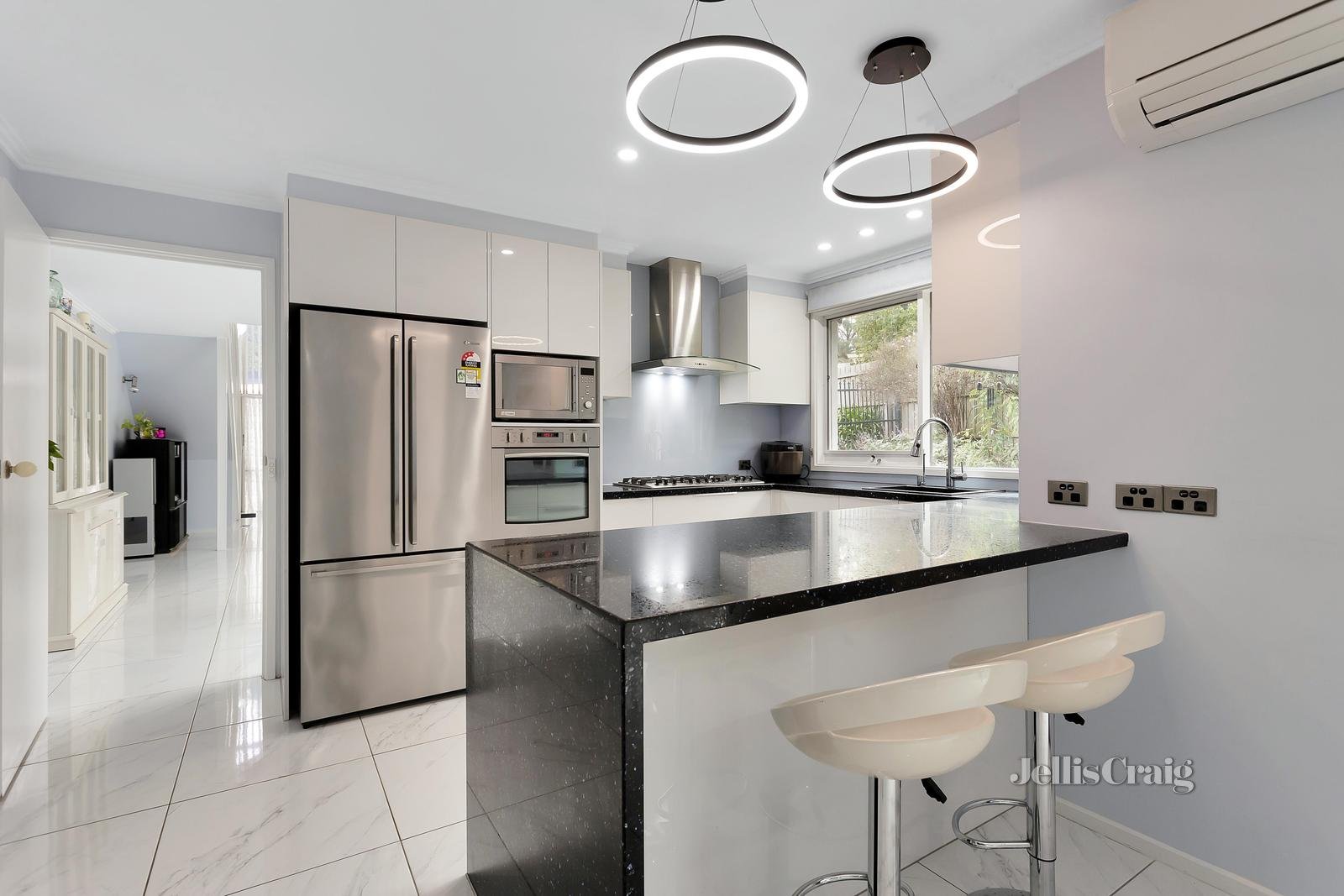 5 Geraldine Close, Wheelers Hill image 4