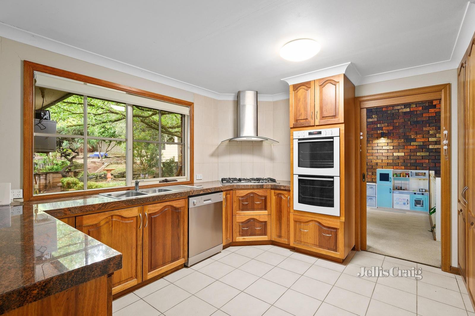 5 Gill Place, Mooroolbark image 5