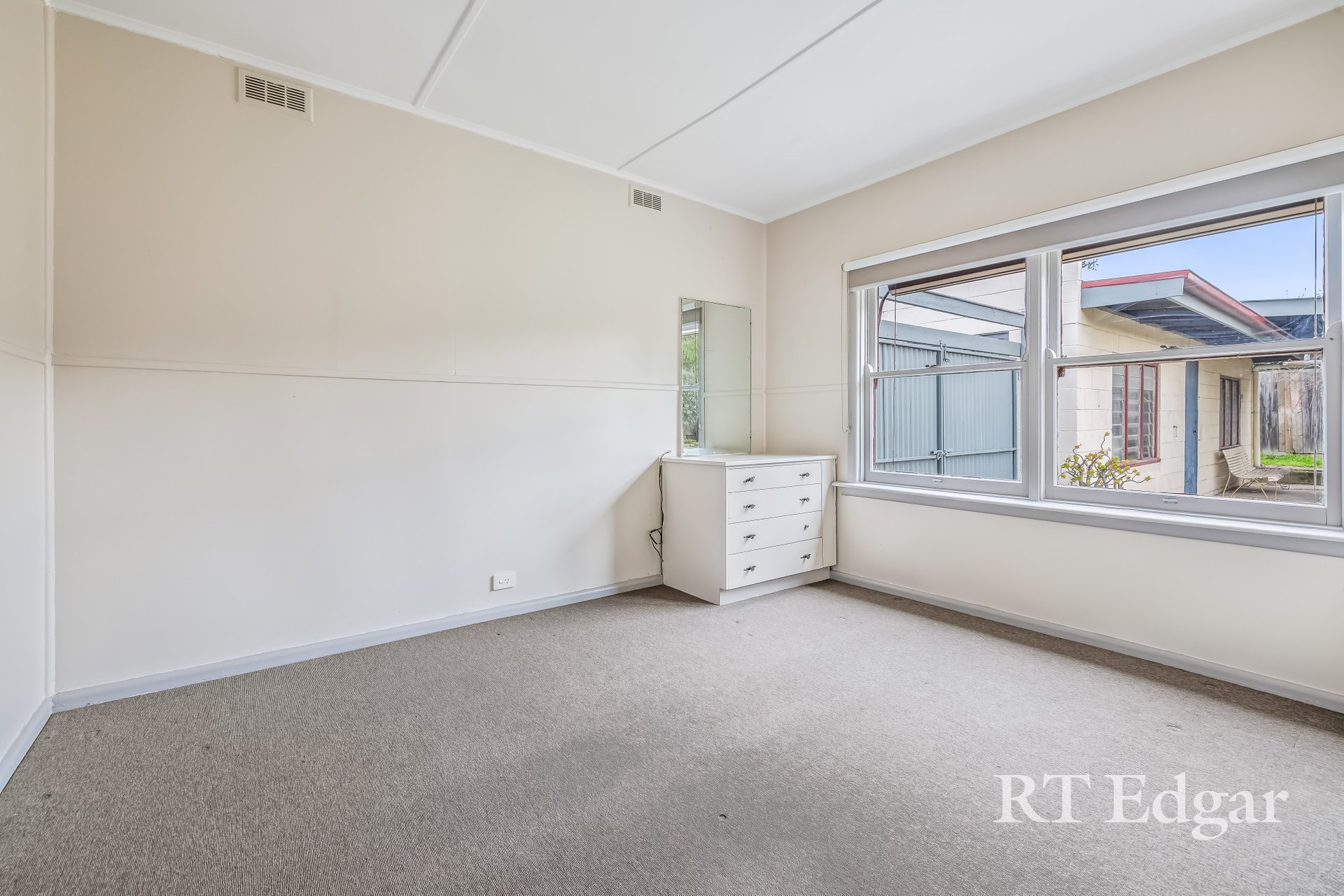 Property Gallery Thumbnail 8