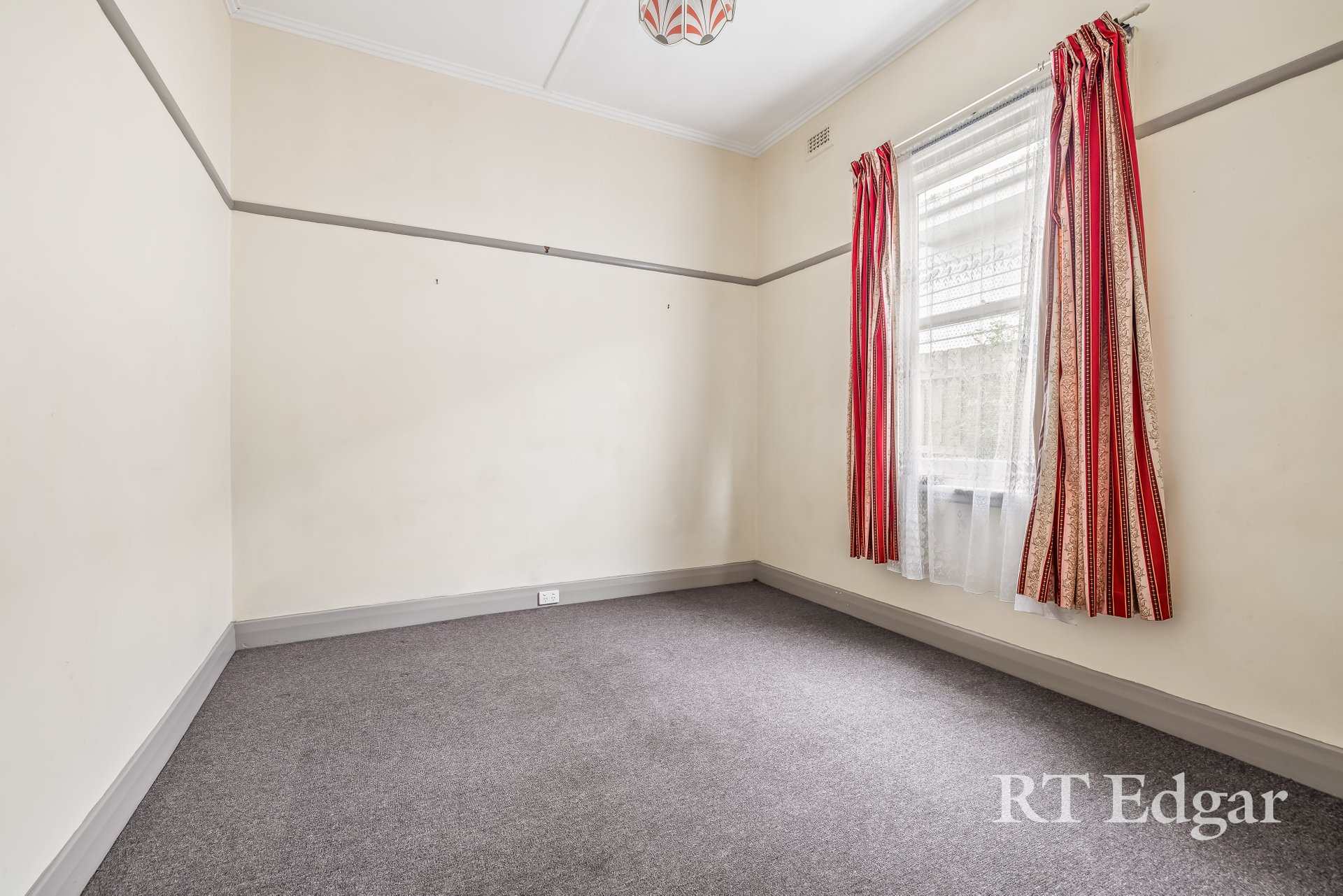 Property Gallery Thumbnail 7