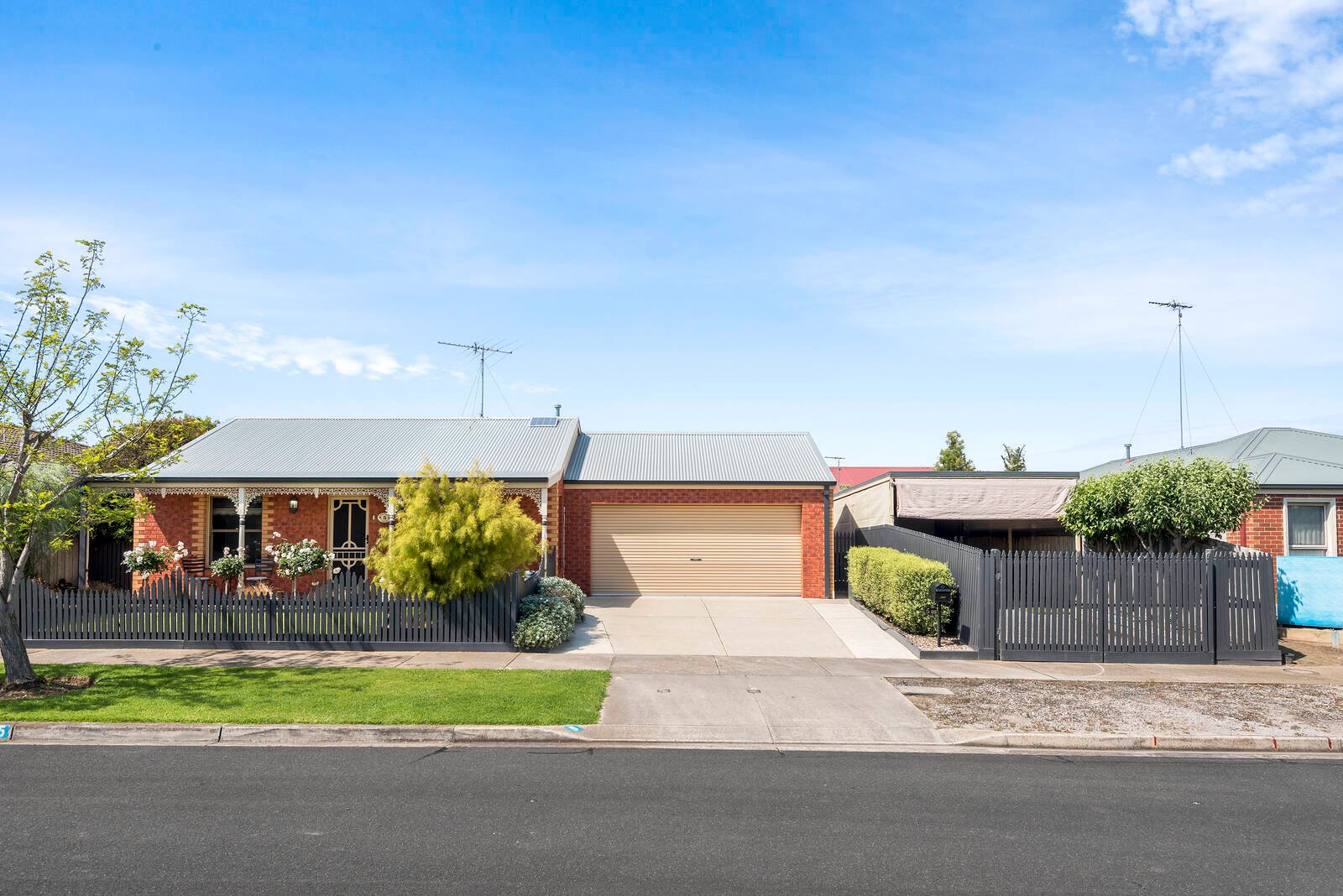 Property Gallery Thumbnail 2