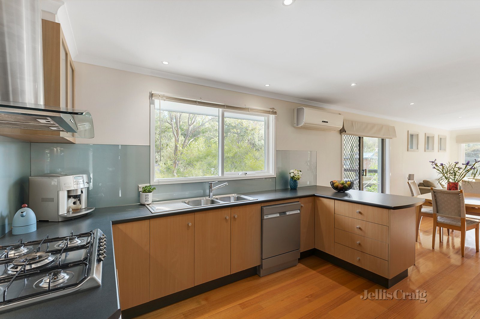 5 Heddon Court, Eltham image 2