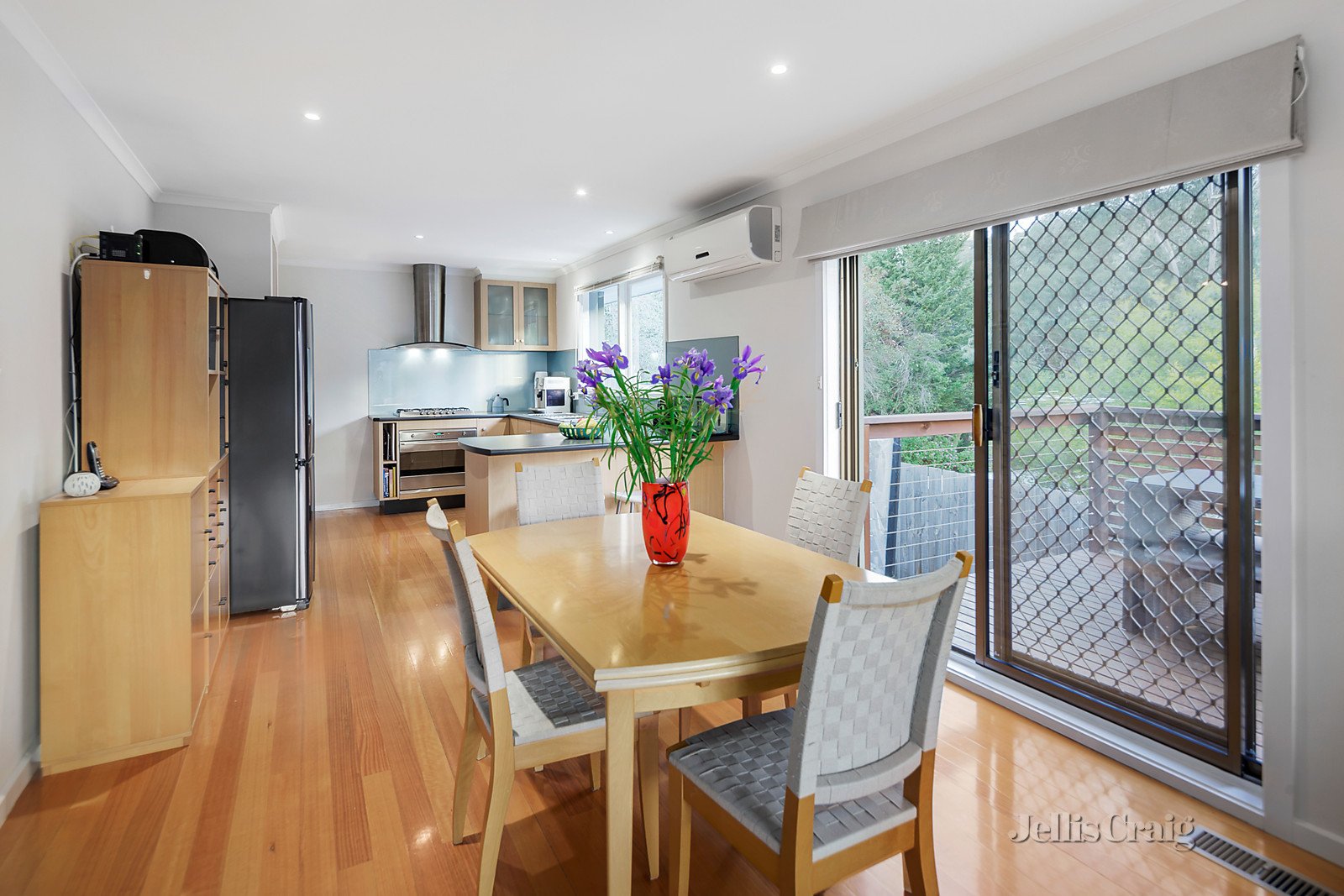 5 Heddon Court, Eltham image 5