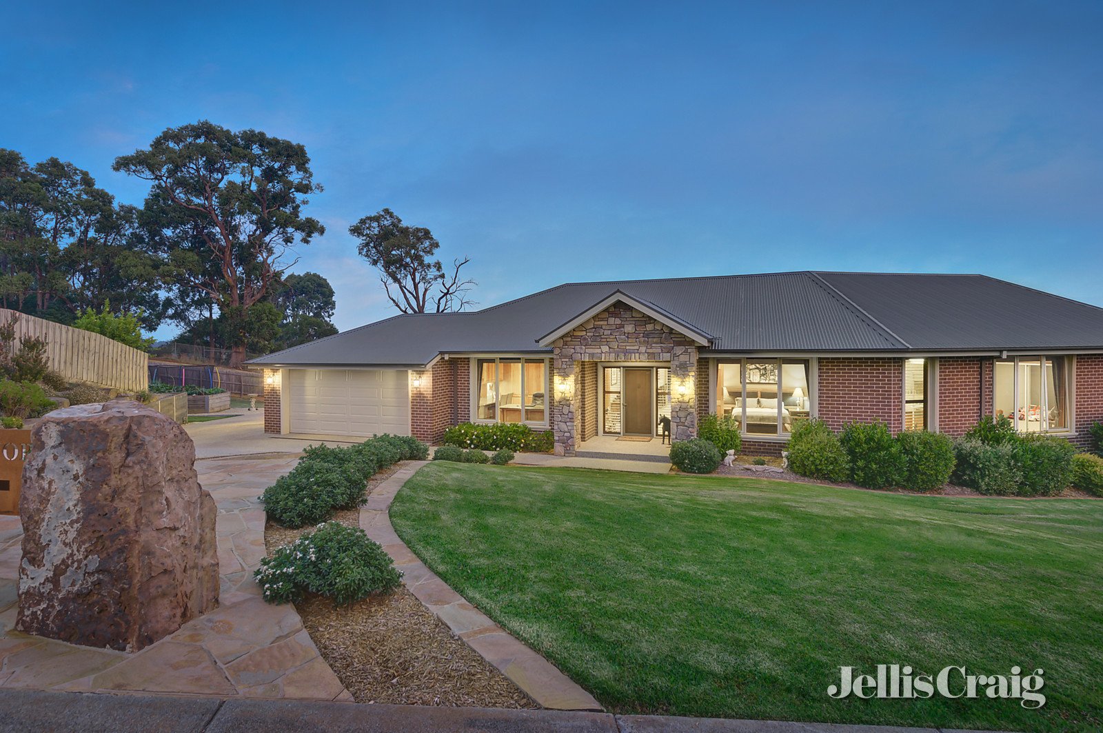 5 High Tor, Mooroolbark image 2