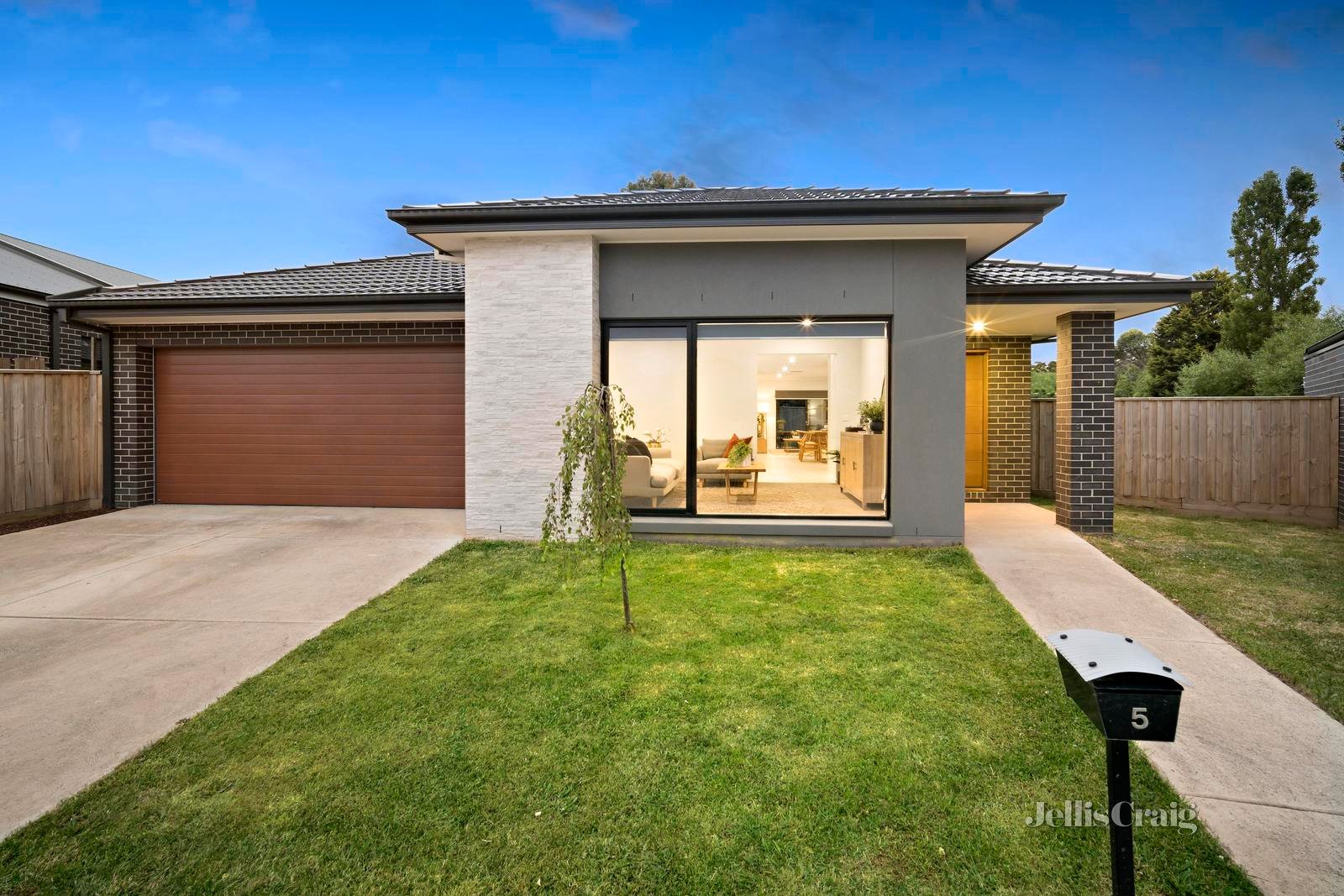 5 Hugo Place, Brown Hill image 11